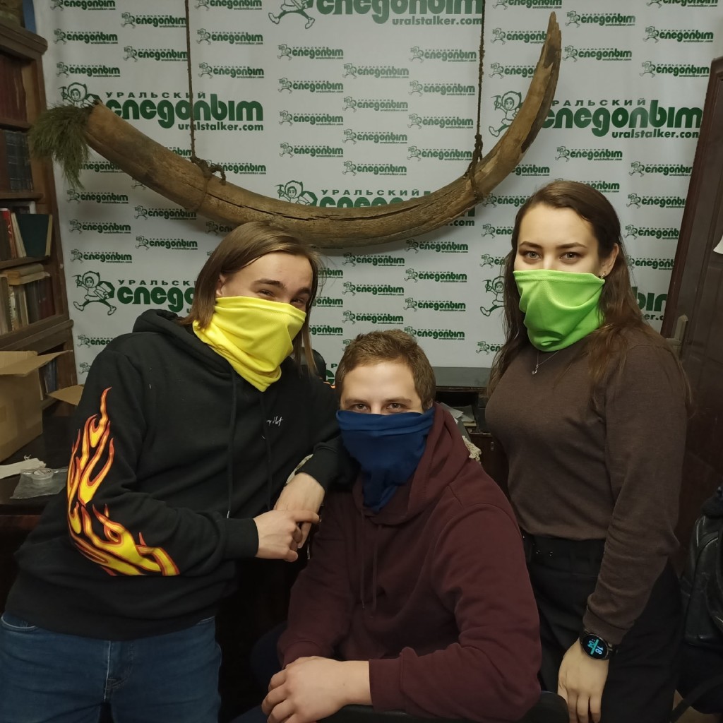 в бандане волонтеры